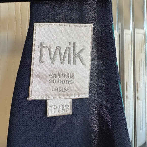 Twik Floral Tank - Picture 3 of 8